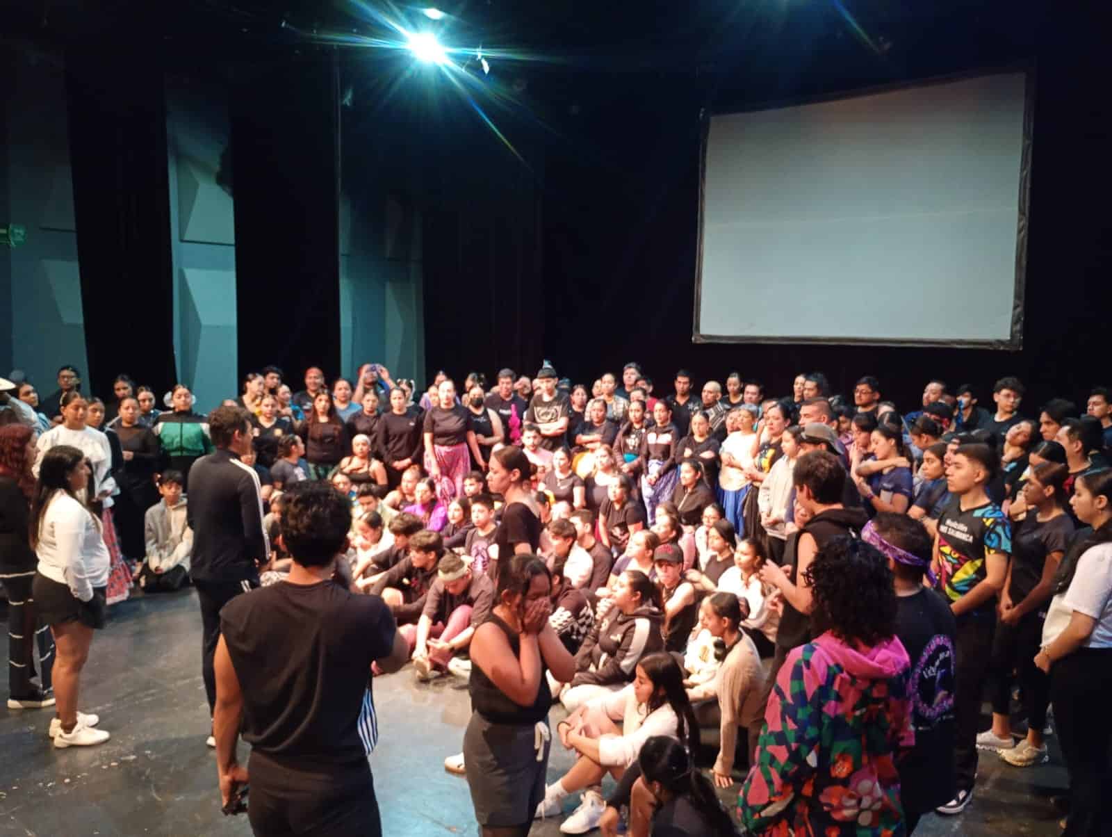300 Bailarinas y bailarines de folclor se capacitan en Salamanca