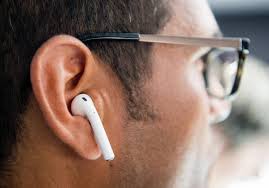 ¿Qué riesgos tienen tus audífonos Bluetooth para tu seguridad digital?