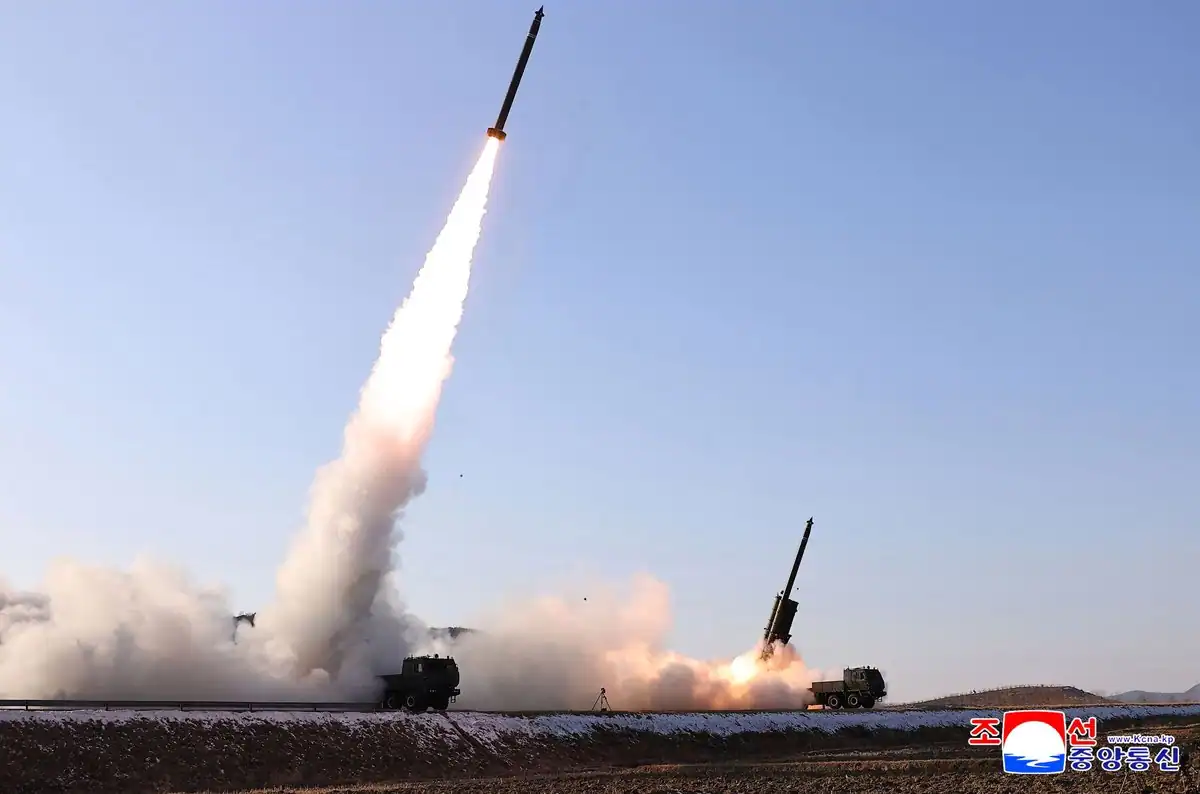 Corea del Norte confirma prueba de un sistema de lanzacohetes de gran calibre