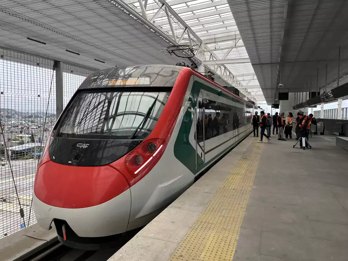 Tren Interurbano Toluca–CDMX: cuánto cuesta el boleto y cómo viajar en “El Insurgente”