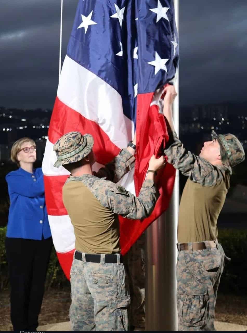 Estados Unidos vuelve a izar su bandera en la embajada de Caracas tras siete años sin relaciones diplomáticas